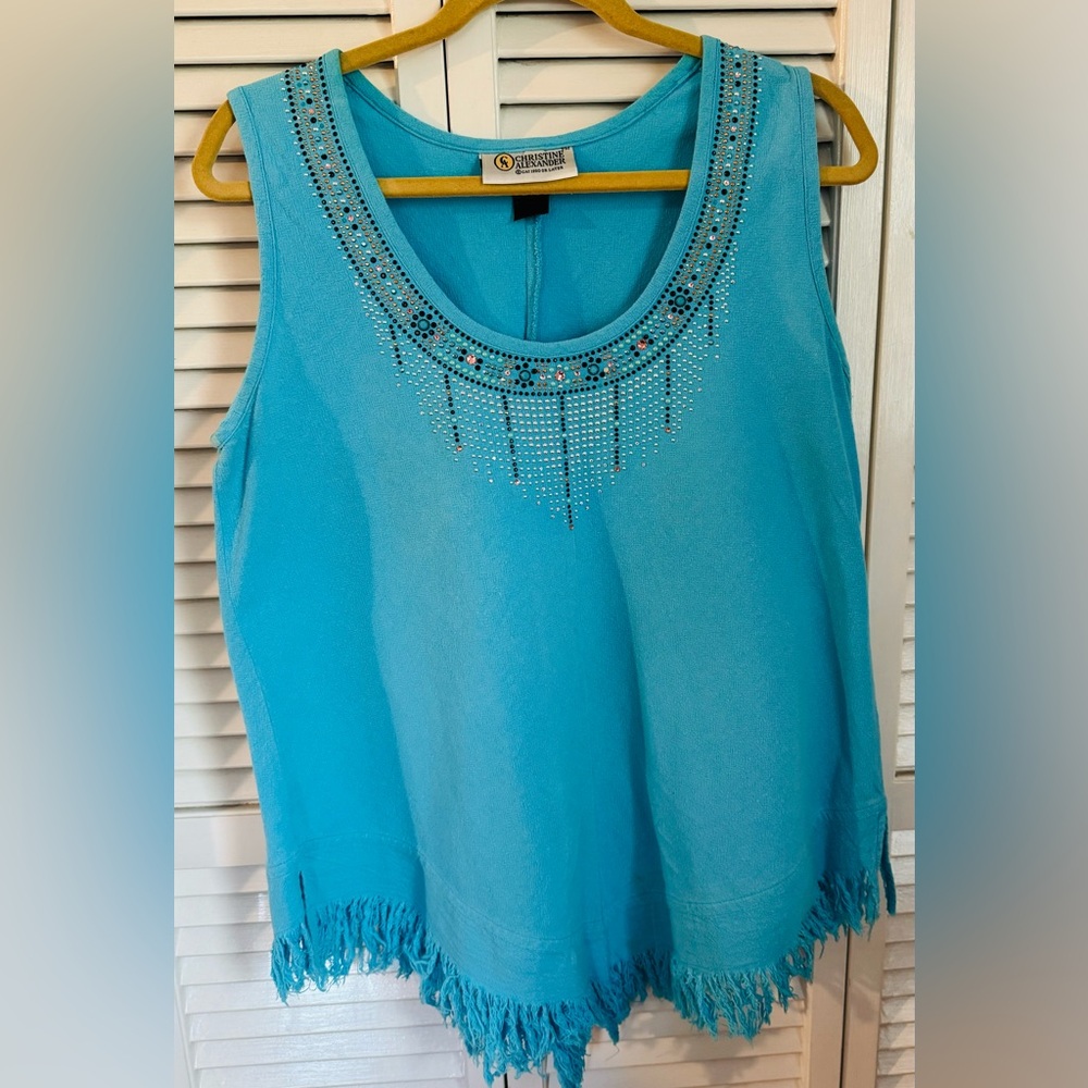 Sleeveless fringe top.